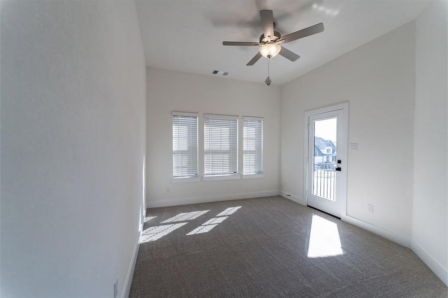 Spacious, unfurnished interior of a new home in Sonoma Verde, Rockwall (Image 26).