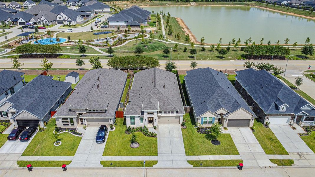 New neighborhood splash pad, lakes, and walking trails just behind this gorgeous home. New neighborhood splash pad, lakes, and walking trails just behind this gorgeous home.