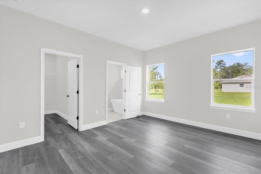 Spacious, unfurnished interior of a new home in , Ocala (Image 27).