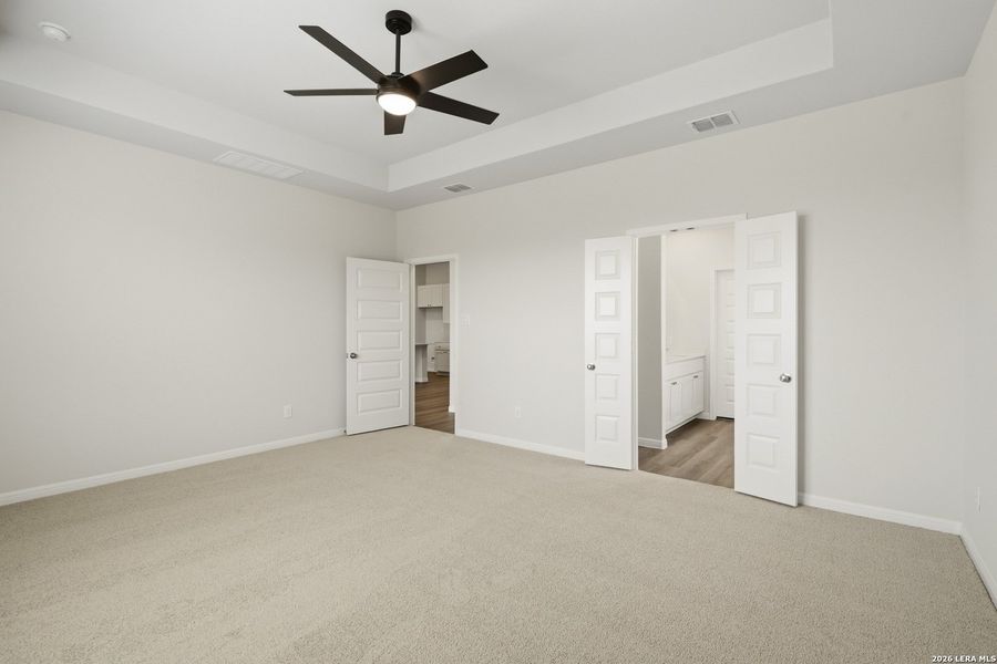 Spacious, unfurnished interior of a new home in Cinco Lakes, San Antonio (Image 15).