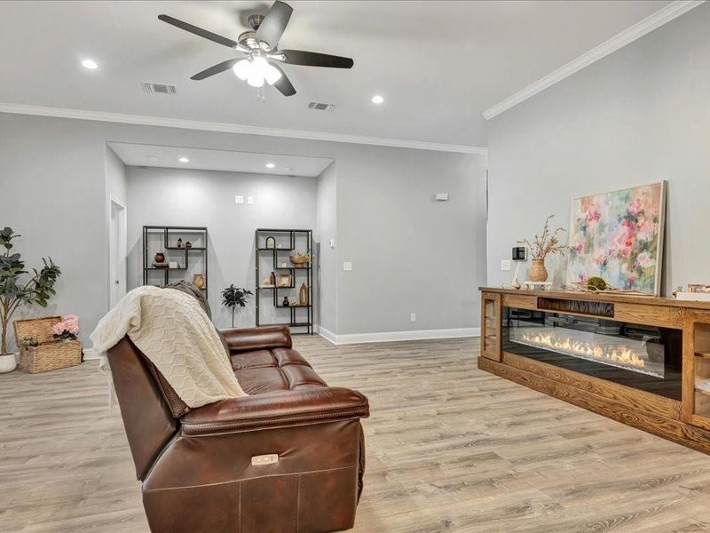 Furnished interior view inside a new home in , Lufkin (Image 9).