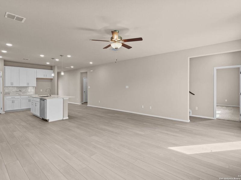 Spacious, unfurnished interior of a new home in Royal Crest, San Antonio (Image 24).