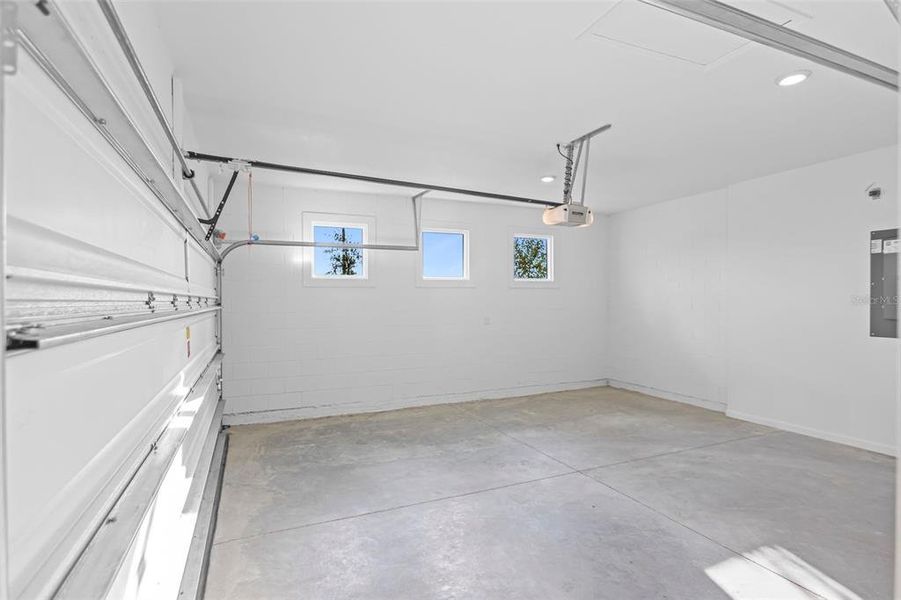 Spacious, unfurnished interior of a new home in Cresswind at Hammock Oaks, Lady Lake (Image 11). Spacious, unfurnished interior of a new home in Cresswind at Hammock Oaks, Lady Lake (Image 11).