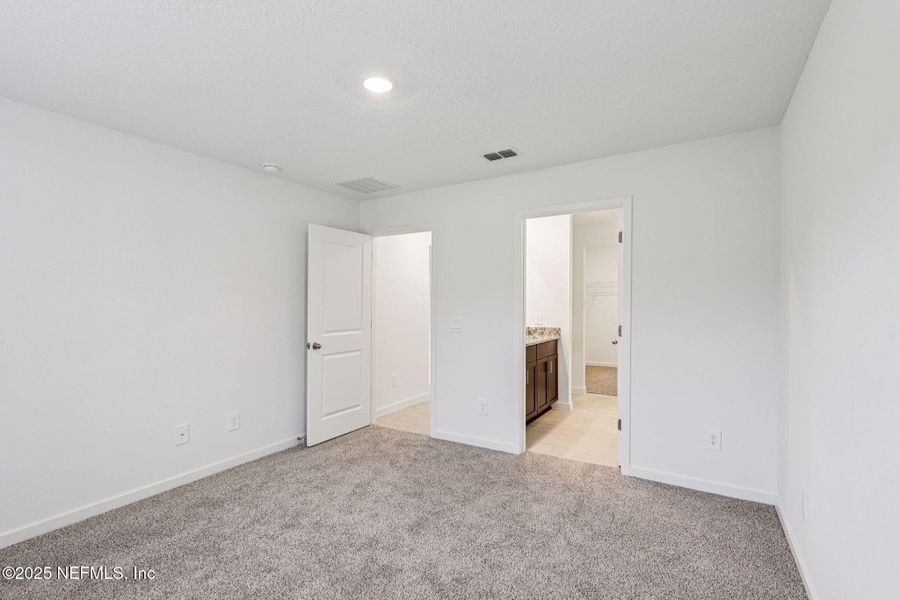 Spacious, unfurnished interior of a new home in Kings Preserve, Jacksonville (Image 26). Spacious, unfurnished interior of a new home in Kings Preserve, Jacksonville (Image 26).