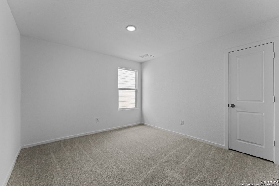 Spacious, unfurnished interior of a new home in Voss Farms, New Braunfels (Image 18).