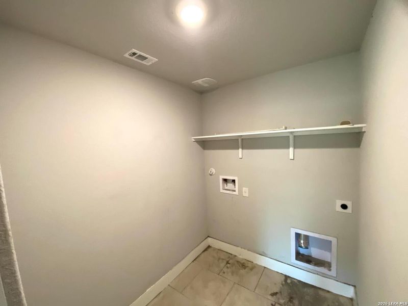 Spacious, unfurnished interior of a new home in , San Antonio (Image 22).