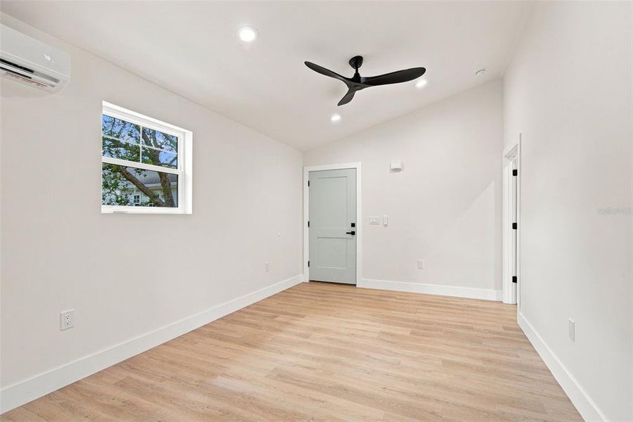Spacious, unfurnished interior of a new home in , St. Petersburg (Image 52). Spacious, unfurnished interior of a new home in , St. Petersburg (Image 52).