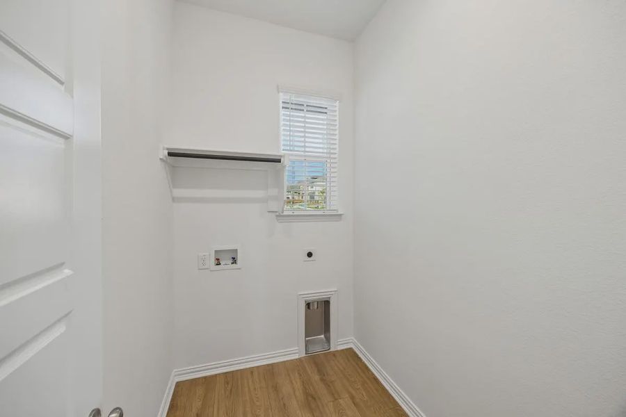 Spacious, unfurnished interior of a new home in Bel Air Village, Sherman (Image 13).