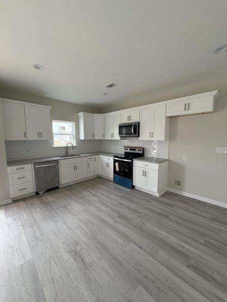 Image 2 of a home in . Image 2 of a home in .