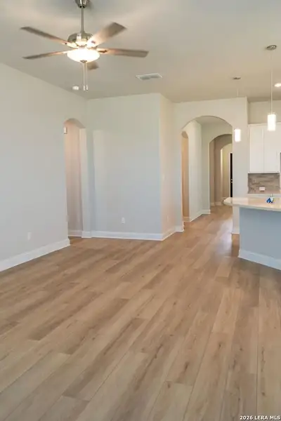 Spacious, unfurnished interior of a new home in , Marion (Image 5).