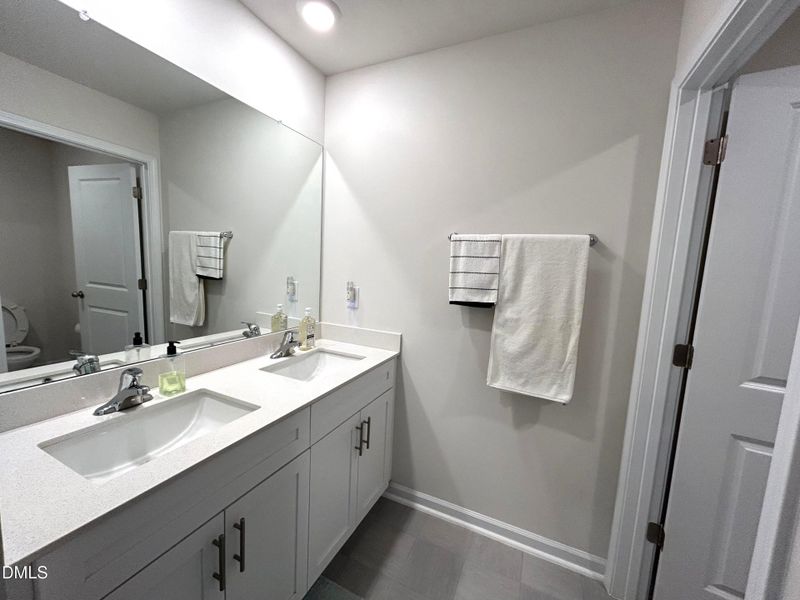 26. Dual vanity bath between bedroom 4 a
