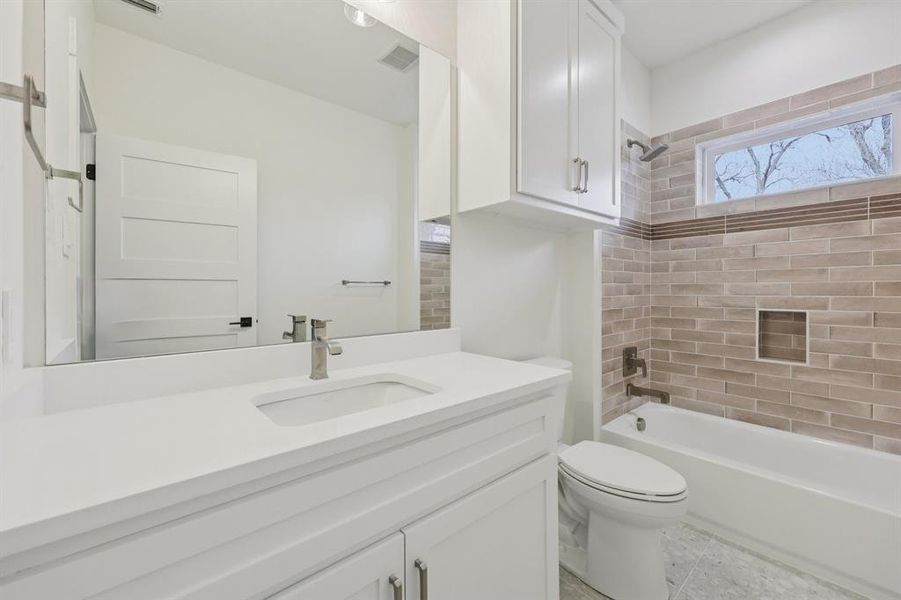 Furnished interior view inside a new home in , Dallas (Image 11).