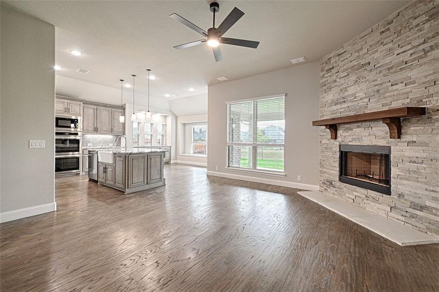Spacious, unfurnished interior of a new home in Parks at Panchasarp Farms, Burleson (Image 29).