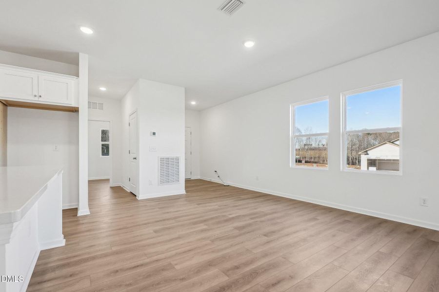 8-web-or-mls-Galloway Dr-008