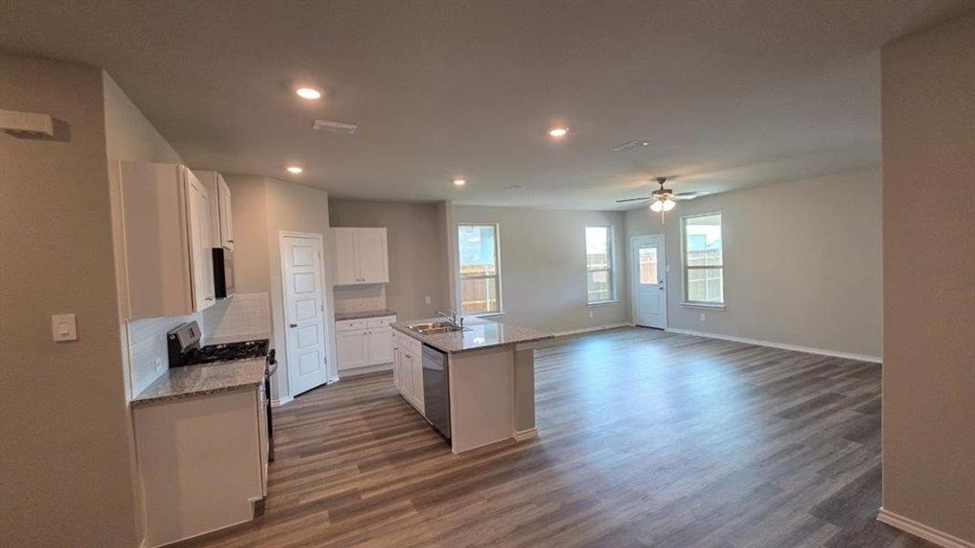 Furnished interior view inside a new home in Trails of Elizabeth Creek, Fort Worth (Image 6).