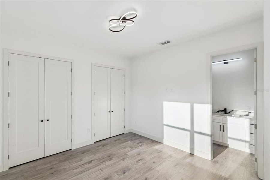 Spacious, unfurnished interior of a new home in , Leesburg (Image 36).