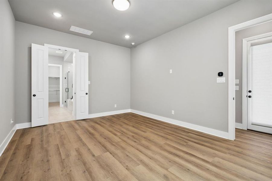 Spacious, unfurnished interior of a new home in , Fort Worth (Image 19).