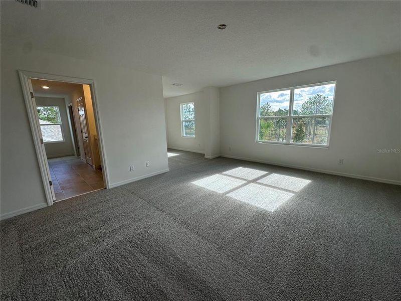 Spacious, unfurnished interior of a new home in , Deland (Image 8).