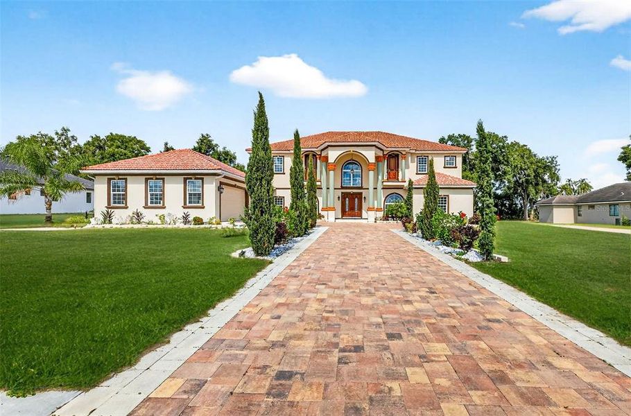 Exterior details and patio area of a home in , Thonotosassa (Image 33). Exterior details and patio area of a home in , Thonotosassa (Image 33).