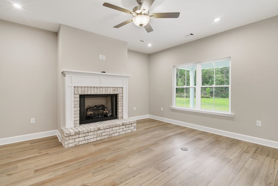 Representative unfurnished interior of a home built from the Harbor II by Ernest Homes in Wexford, Richmond Hill (Image 24).