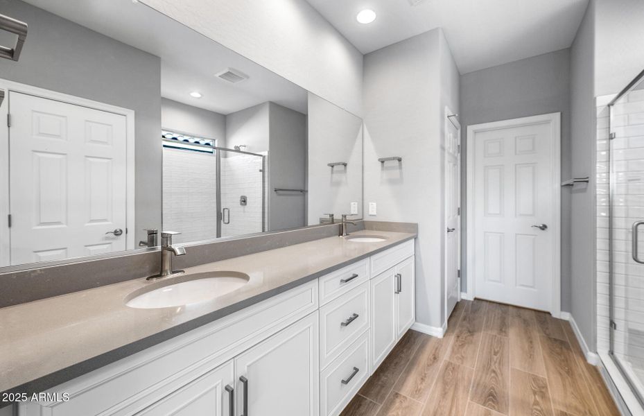 Owner's Bathroom Owner's Bathroom