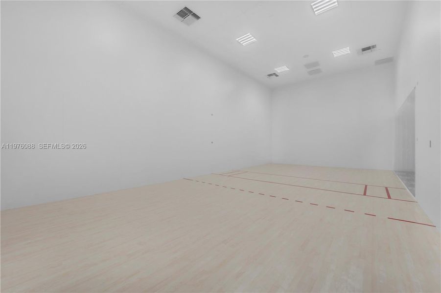 Spacious, unfurnished interior of a new home in , Miami (Image 23).