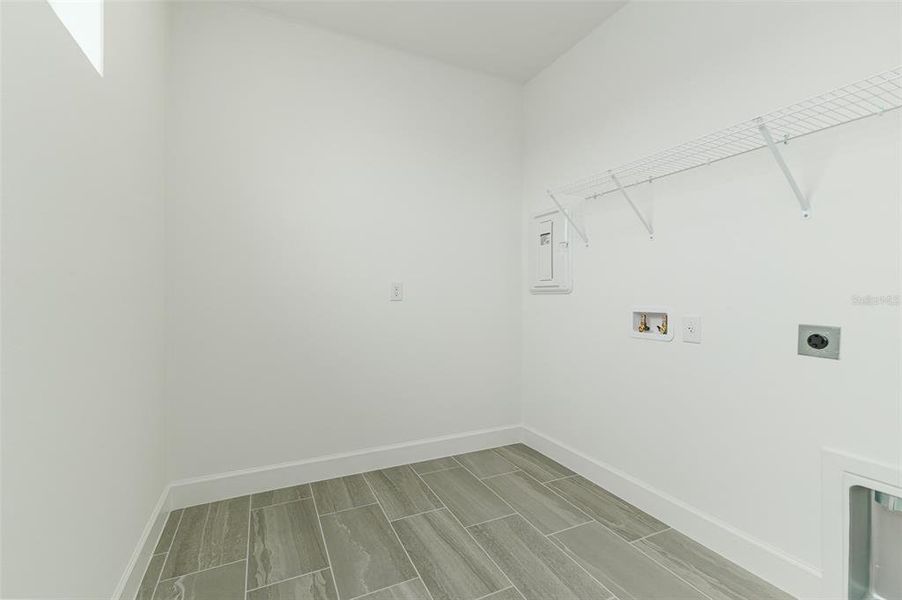 Spacious, unfurnished interior of a new home in Vivir, Valrico (Image 22).
