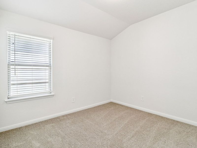 Spacious, unfurnished interior of a new home in Lark Canyon, New Braunfels (Image 35).