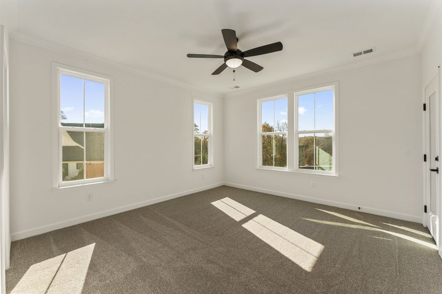 Spacious, unfurnished interior of a new home in Lakeside Saluda, Greenville (Image 22).