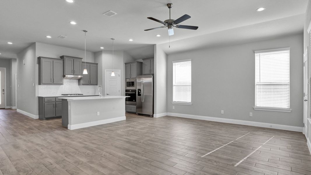 Spacious, unfurnished interior of a new home in Eagle Creek, Denton (Image 14).