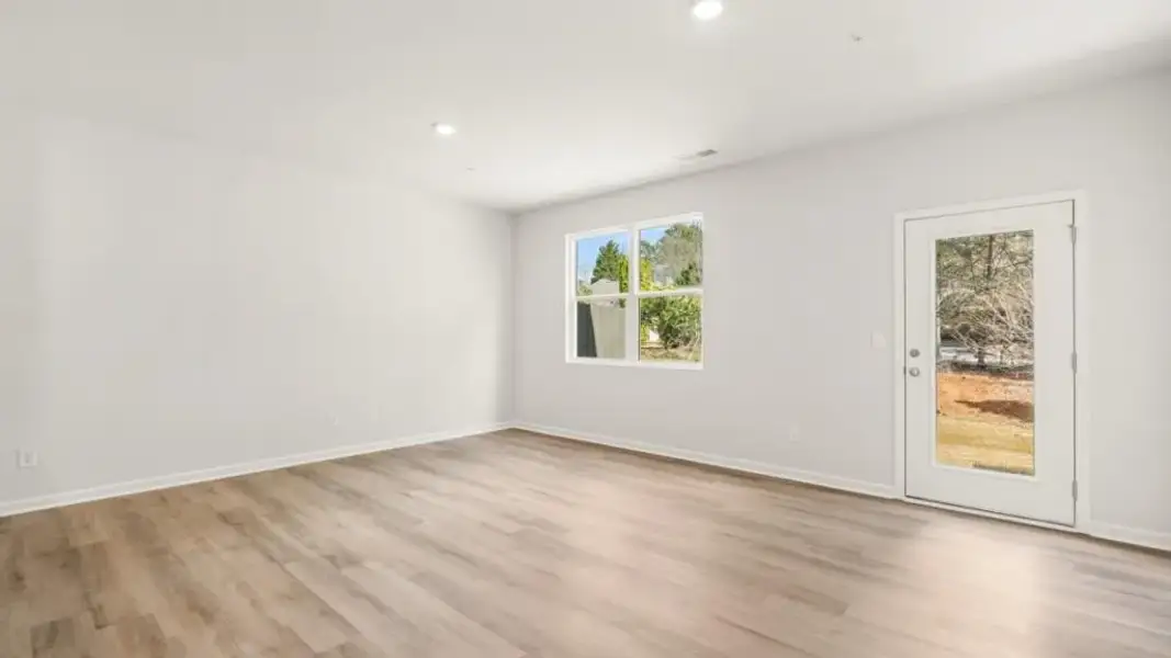 Spacious, unfurnished interior of a new home in Woodbury Park, South Fulton (Image 15).