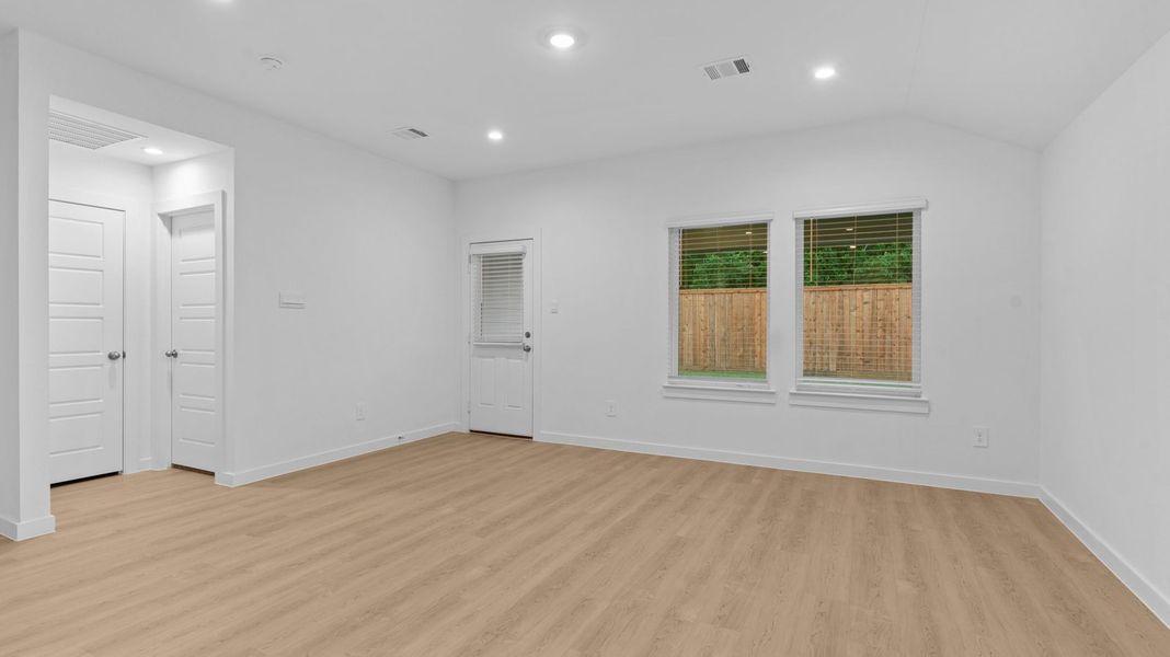 Spacious, unfurnished interior of a new home in Caldwell Crossing, Iowa Colony (Image 14).