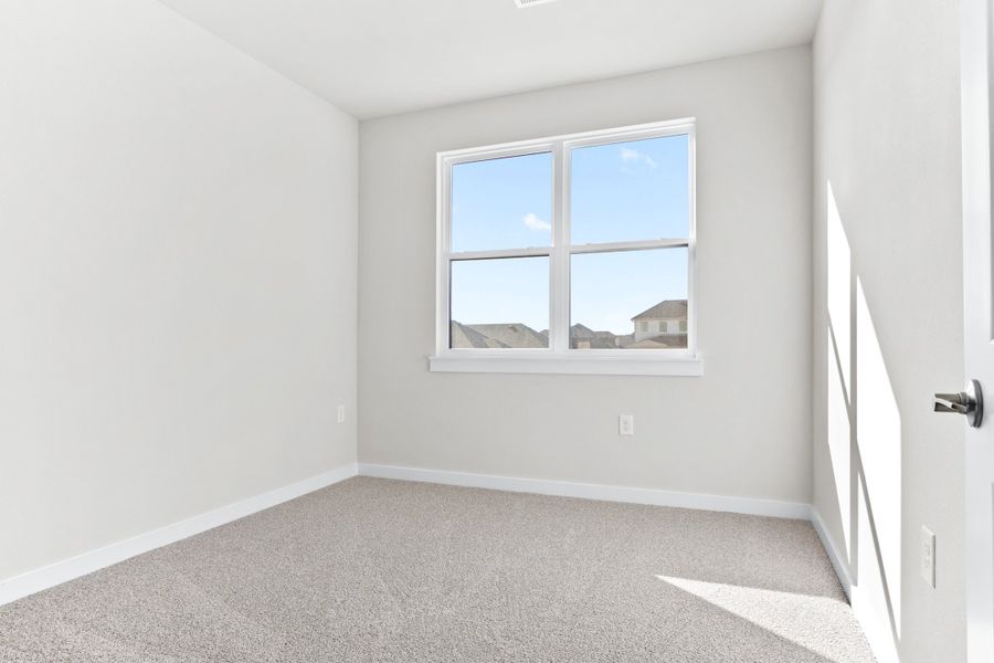 Spacious, unfurnished interior of a new home in Wildridge, Oak Point (Image 23).