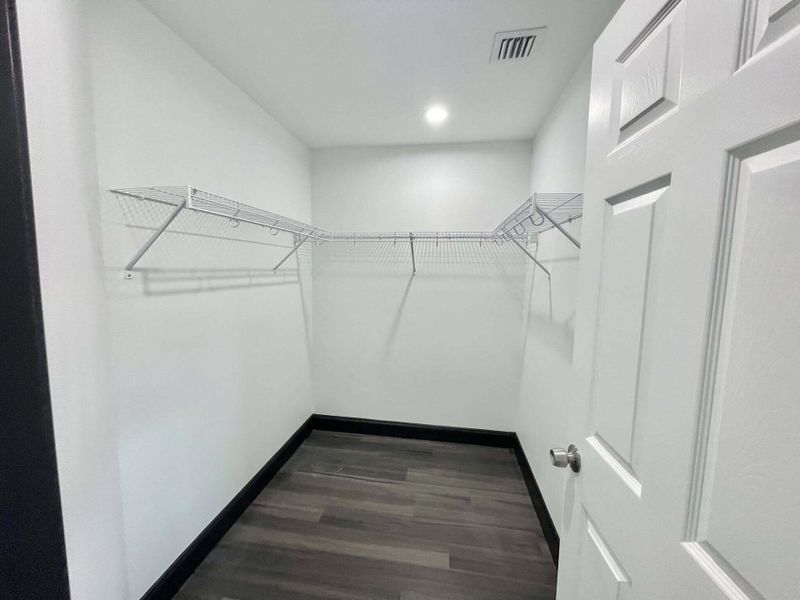 Spacious, unfurnished interior of a new home in , Okeechobee (Image 14).
