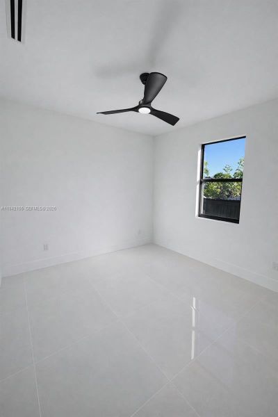Spacious, unfurnished interior of a new home in , Cape Coral (Image 17).