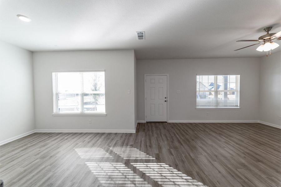 Spacious, unfurnished interior of a new home in La Terra, Celina (Image 9).