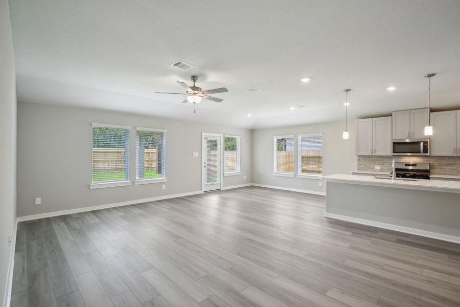 Spacious, unfurnished interior of a new home in Massey Oaks - Premier Series, Pearland (Image 29). Spacious, unfurnished interior of a new home in Massey Oaks - Premier Series, Pearland (Image 29).