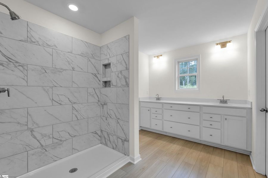 Furnished interior view inside a new home in Lynbrook, Boiling Springs (Image 8).