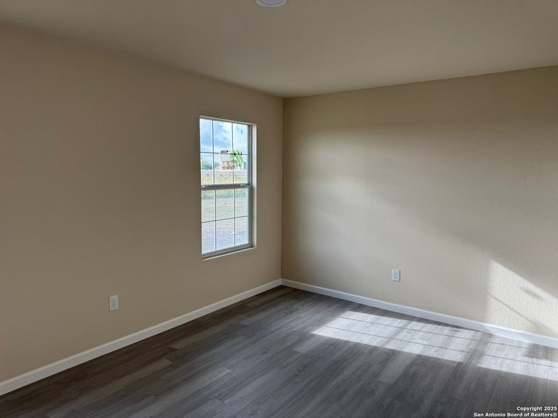 Spacious, unfurnished interior of a new home in , Natalia (Image 8).