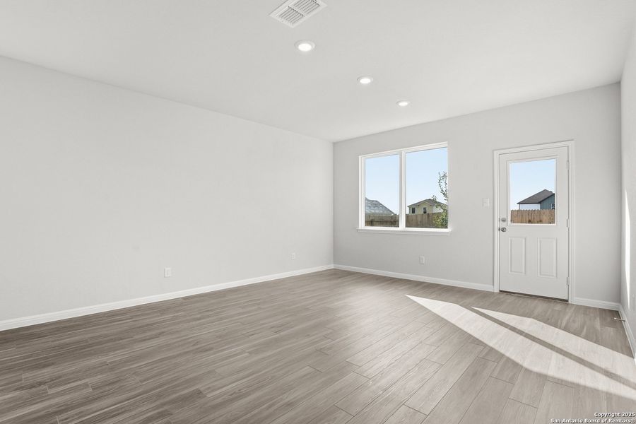 Spacious, unfurnished interior of a new home in Applewhite Meadows, San Antonio (Image 14).