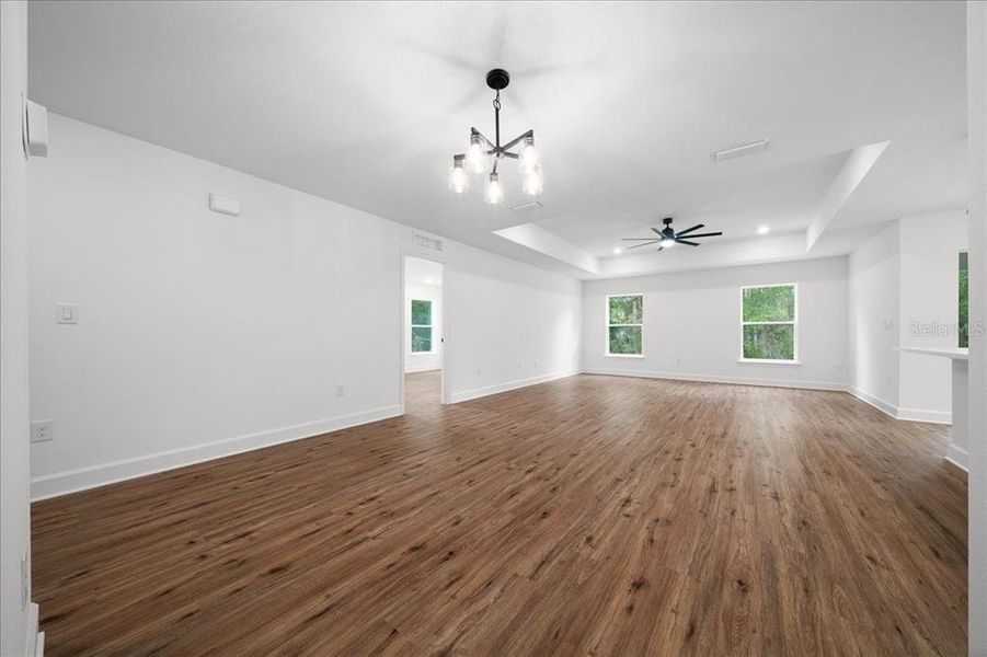 Spacious, unfurnished interior of a new home in , Weeki Wachee (Image 20).