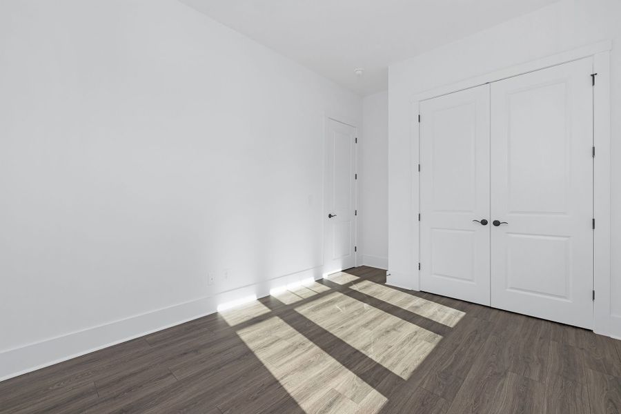Spacious, unfurnished interior of a new home in Edgewater - Harbor Pointe, Lancaster (Image 17).