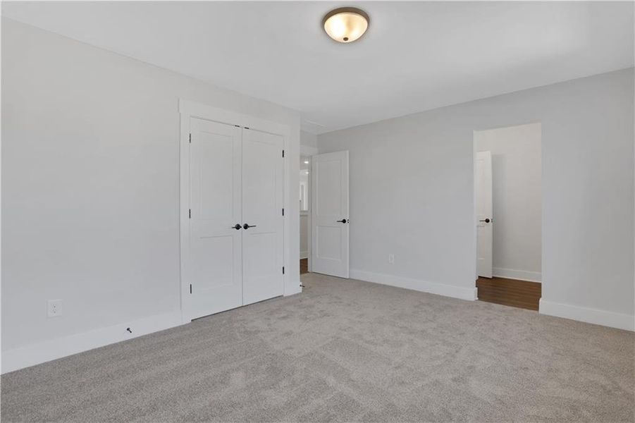 Spacious, unfurnished interior of a new home in Cambridge, Flowery Branch (Image 35).