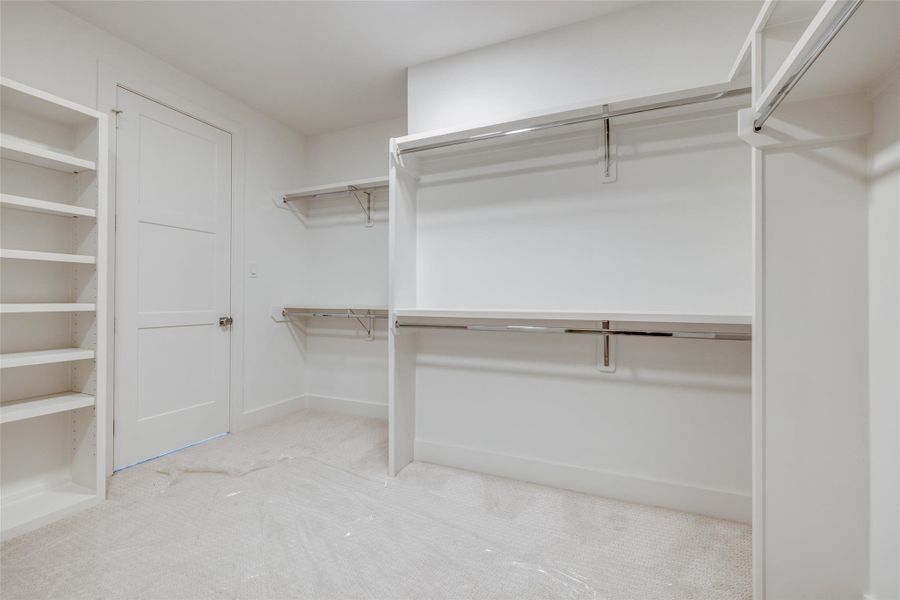 Spacious, unfurnished interior of a new home in , Houston (Image 21).