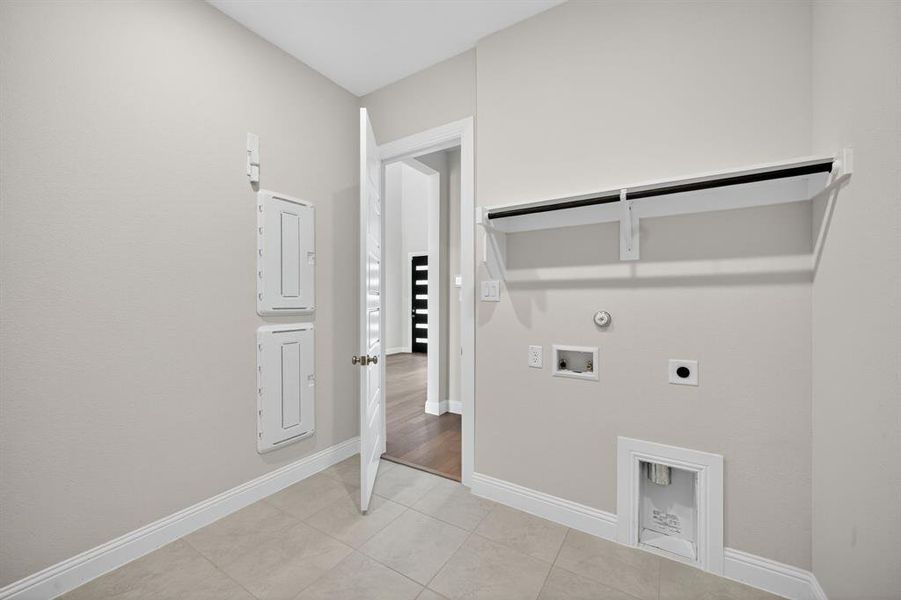 Spacious, unfurnished interior of a new home in Walsh Ranch, Fort Worth (Image 19).