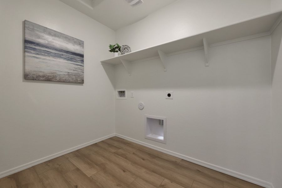 Spacious, unfurnished interior of a new home in Cross Creek Ranch, Coolidge (Image 14).