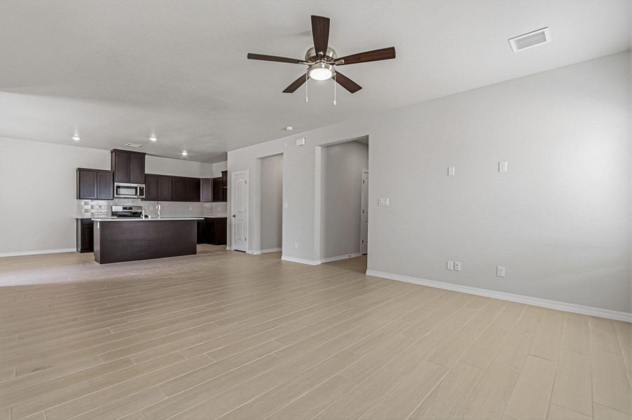 Representative unfurnished interior of a home built from the Poppy by View Homes in Paseos Del Este, El Paso (Image 37).