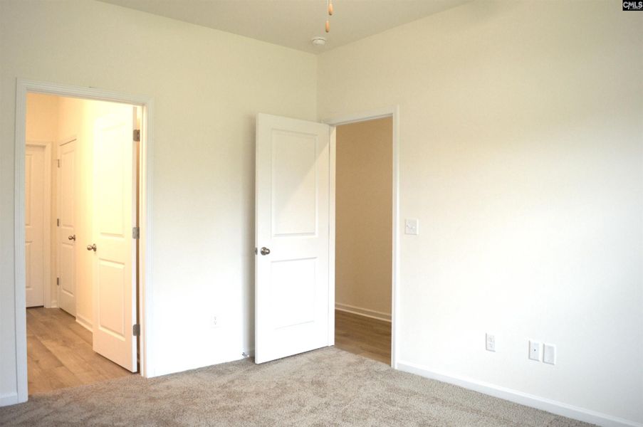 Spacious, unfurnished interior of a new home in Bickley Station, Irmo (Image 15).
