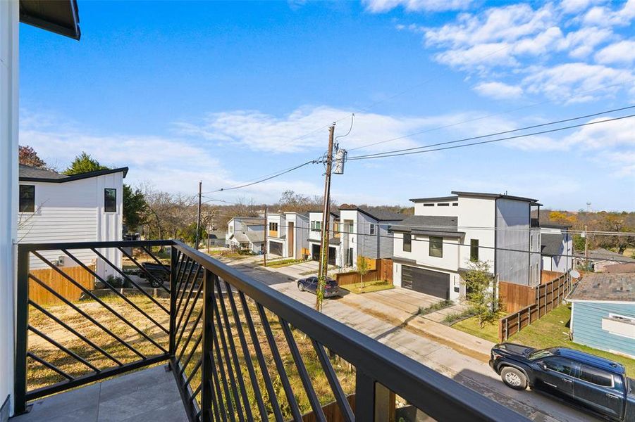 Exterior details and patio area of a home in , Dallas (Image 3).
