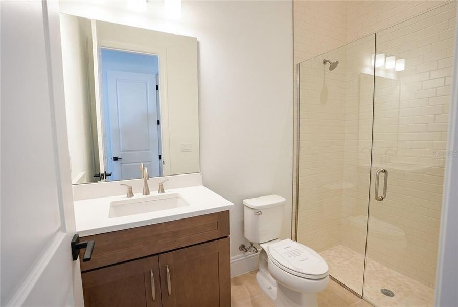 Furnished interior view inside a new home in , Orlando (Image 8).